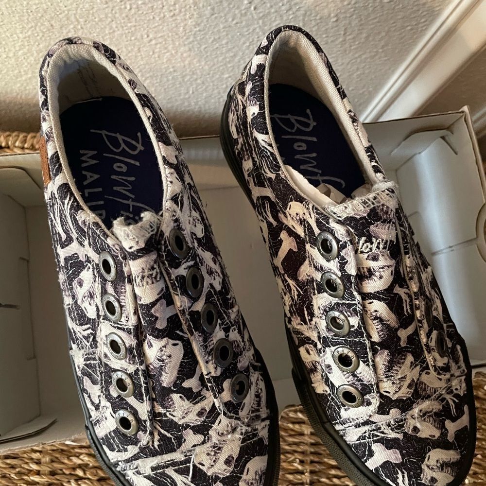 Blowfish Malibu Kids Dinosaur Print Bones Black and White Kids Loafers 1 NWT - Picture 9 of 14